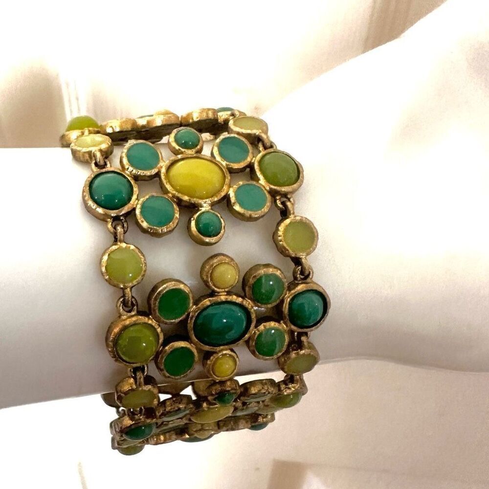 Green wide bracelet